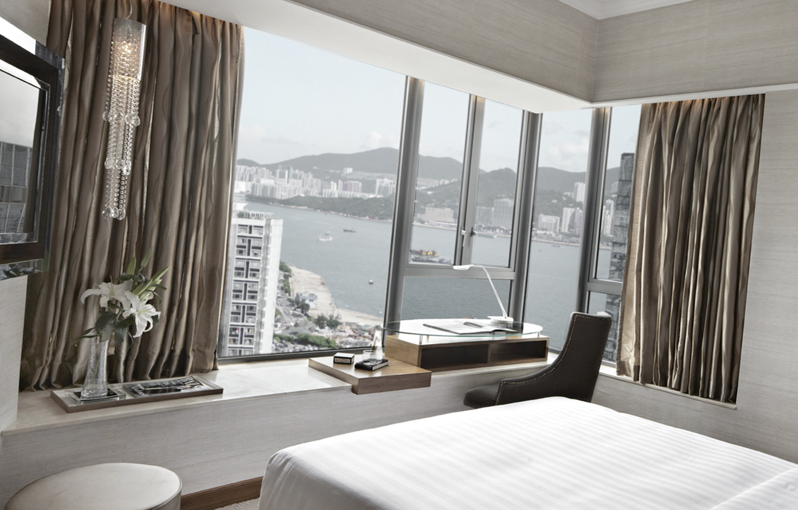 Dorsett Kwun Tong Hong Kong-guestroom-Dorsett Kwun Tong - Deluxe Room.jpg
