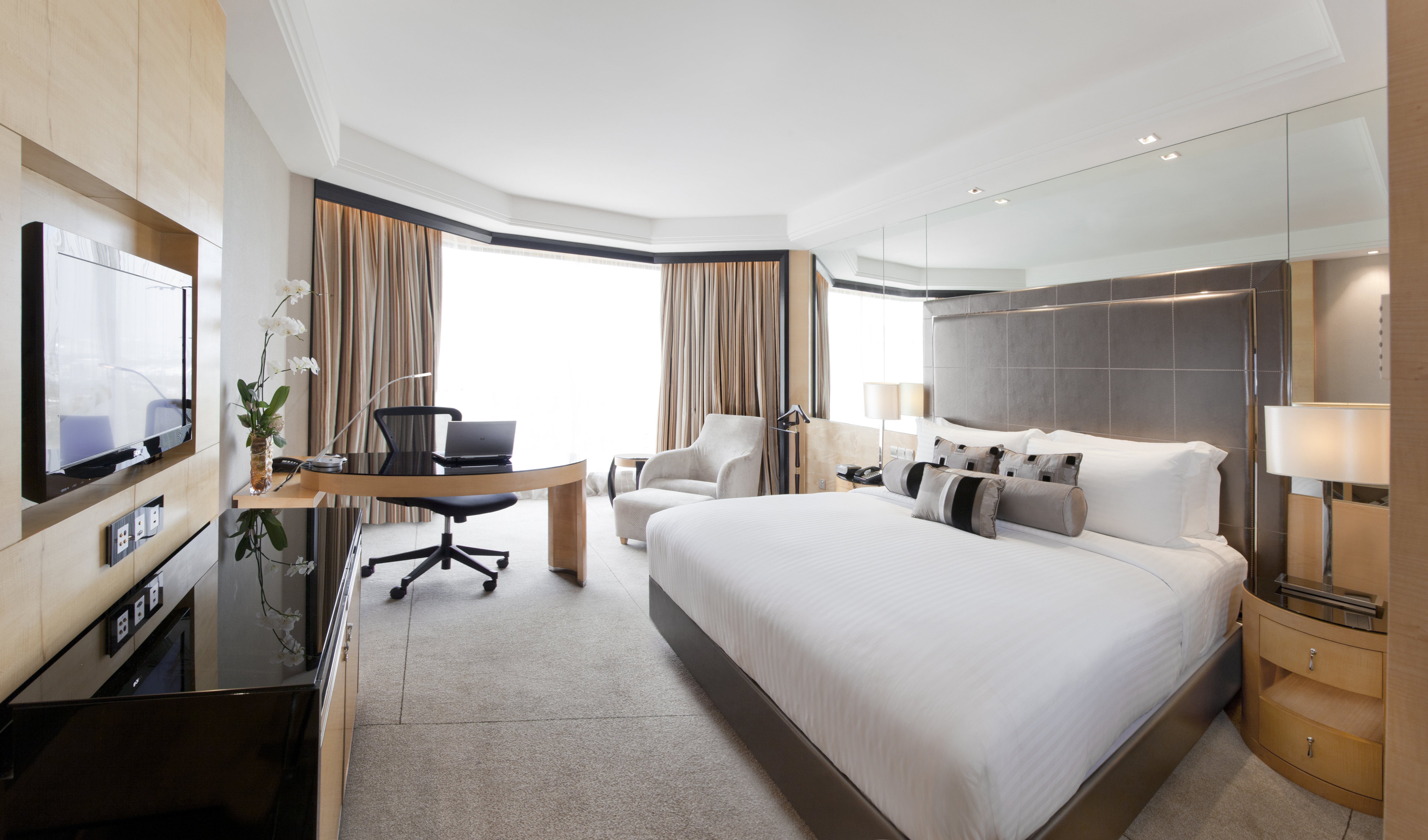 DORSETT GRAND SUBANG-guestroom-Dorsett Grand Subang - Executive Club Room.jpg