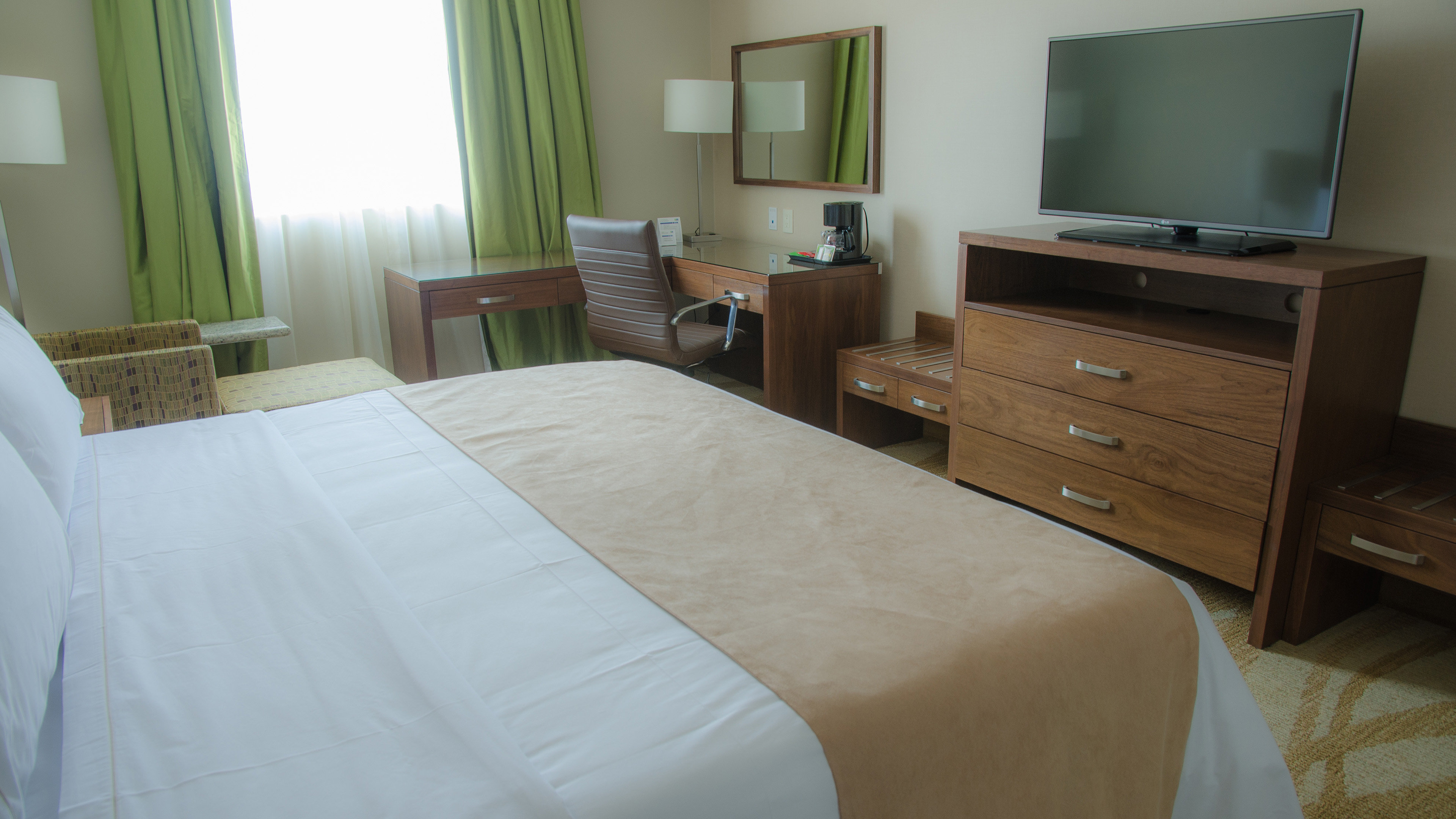 HOLIDAY INN EXP STES CELAYA BY IHG-guestroom-Executive Room.jpg