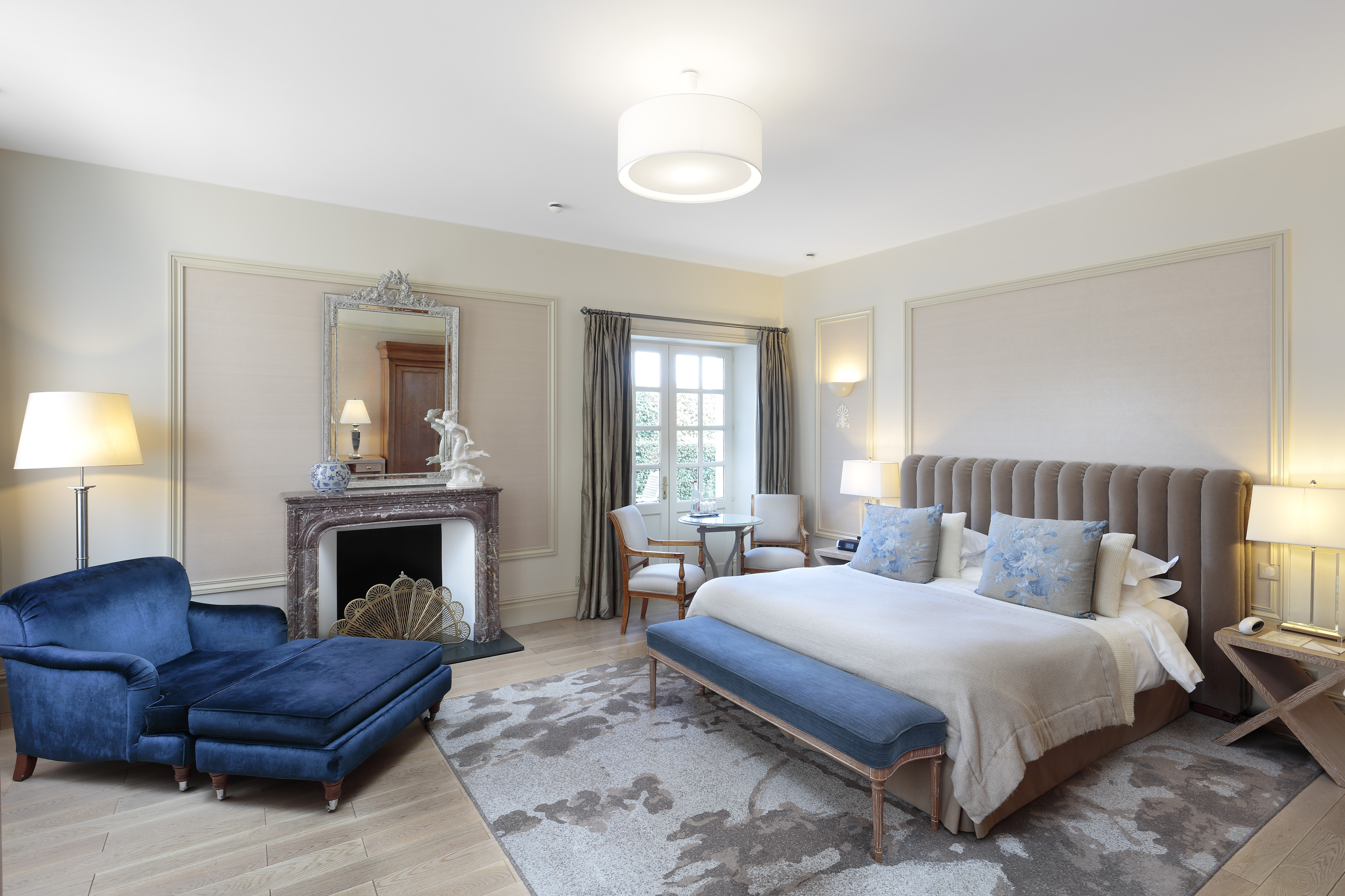 Chateau La Cheneviere-guestroom-Executive Junior Suite in La Commanderie.jpg