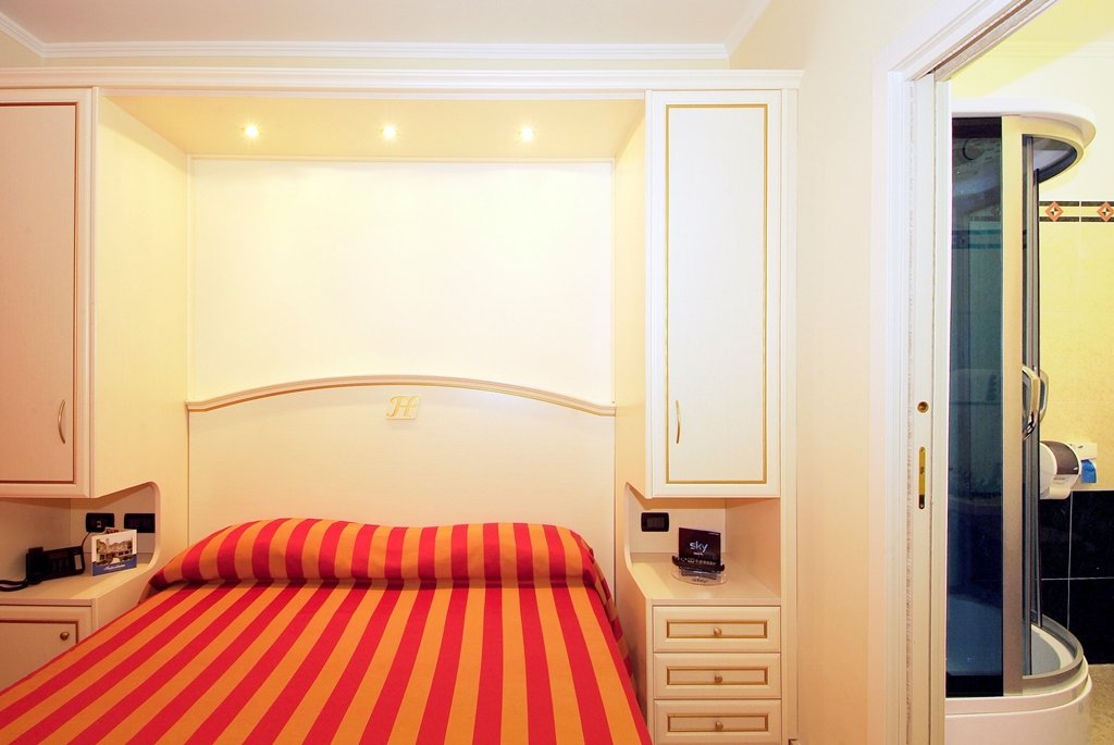 Fashion Hotel-guestroom-Classic Room.jpg
