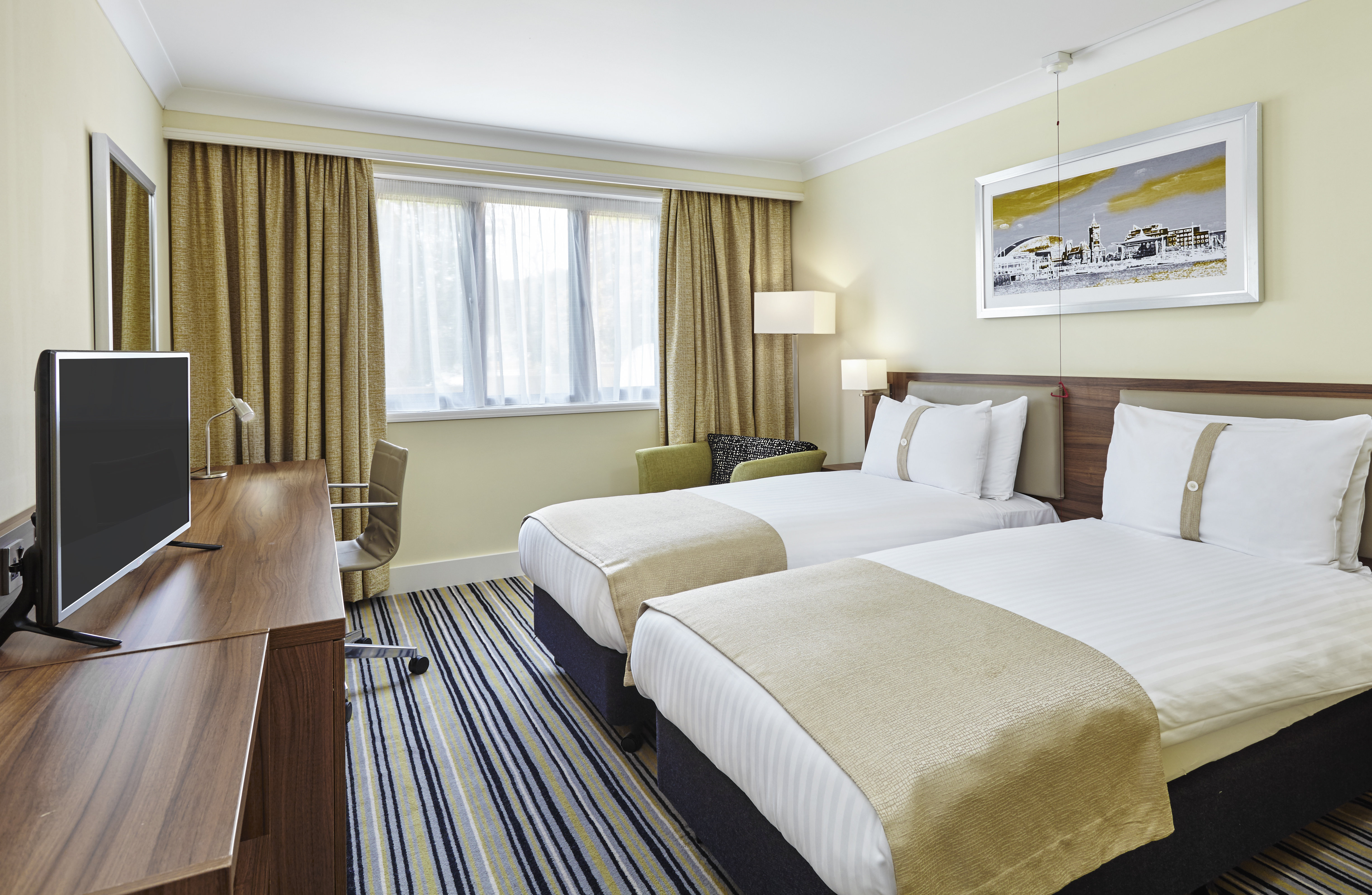 HOLIDAY INN CARDIFF NORTH M4-guestroom-TWIN ROOMS.jpg