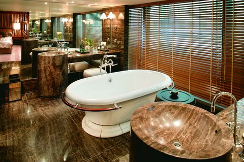 MANDARIN ORIENTAL HONG KONG - Photo 13