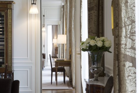 LA RESERVE PARIS HOTEL AND SPA - Photo 83