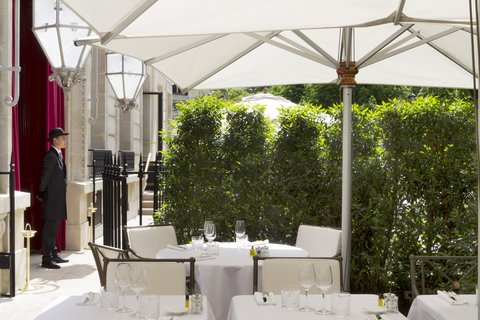 LA RESERVE PARIS HOTEL AND SPA - Photo 85