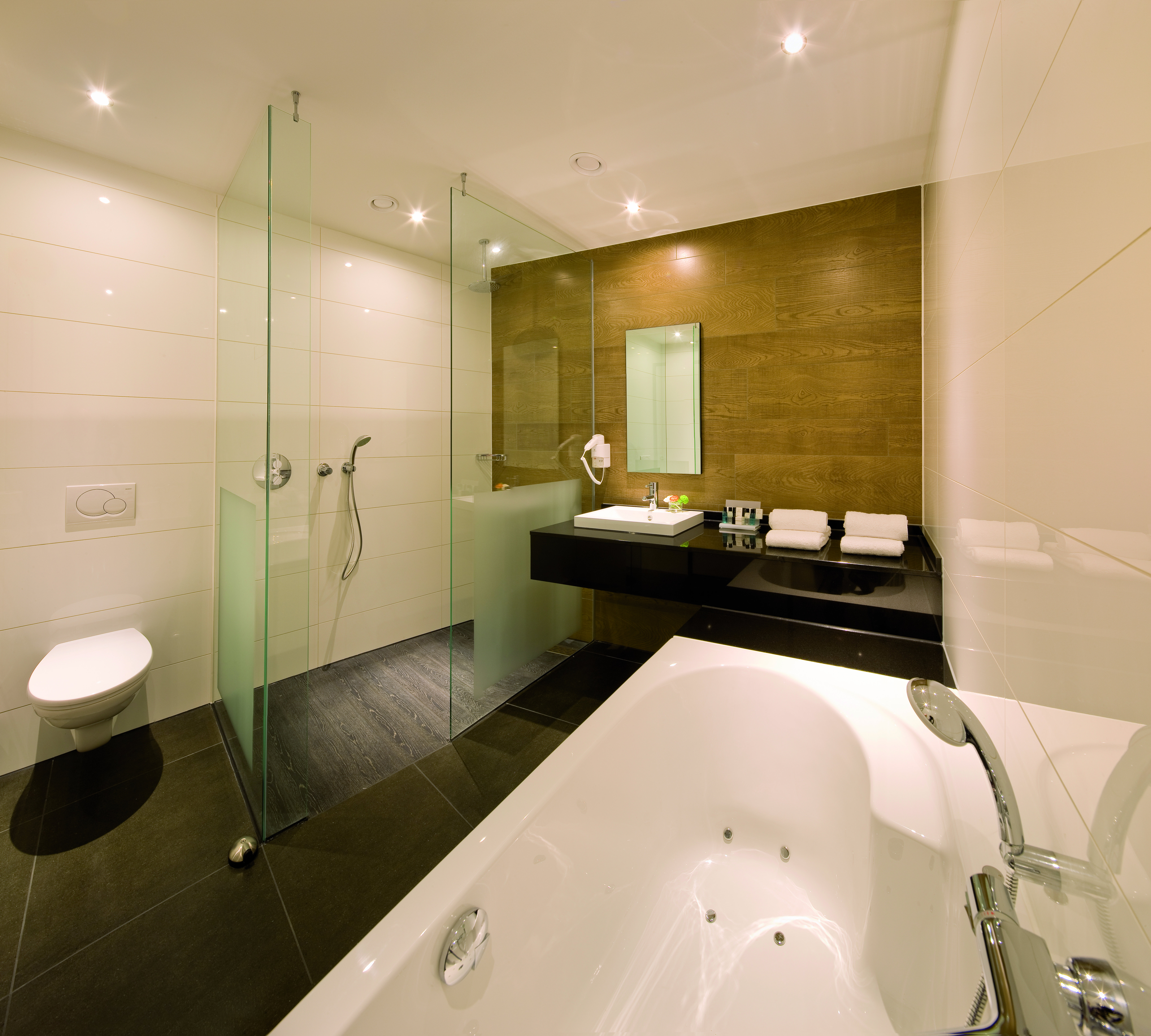 VAN DER VALK HOTEL HARDERWIJK-guestroom-Luxury Room Balcony or Terrace.jpg