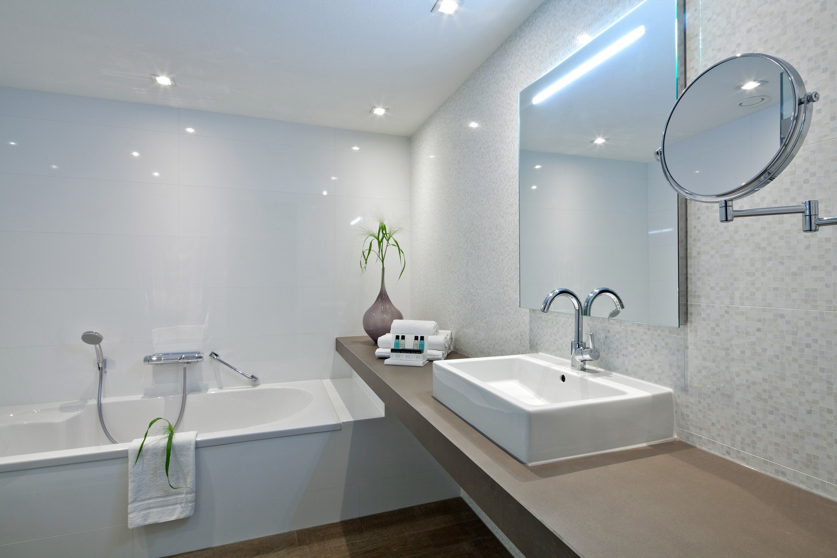 VAN DER VALK HOTEL SPIER DWINGELO-guestroom-Bathroom.jpg