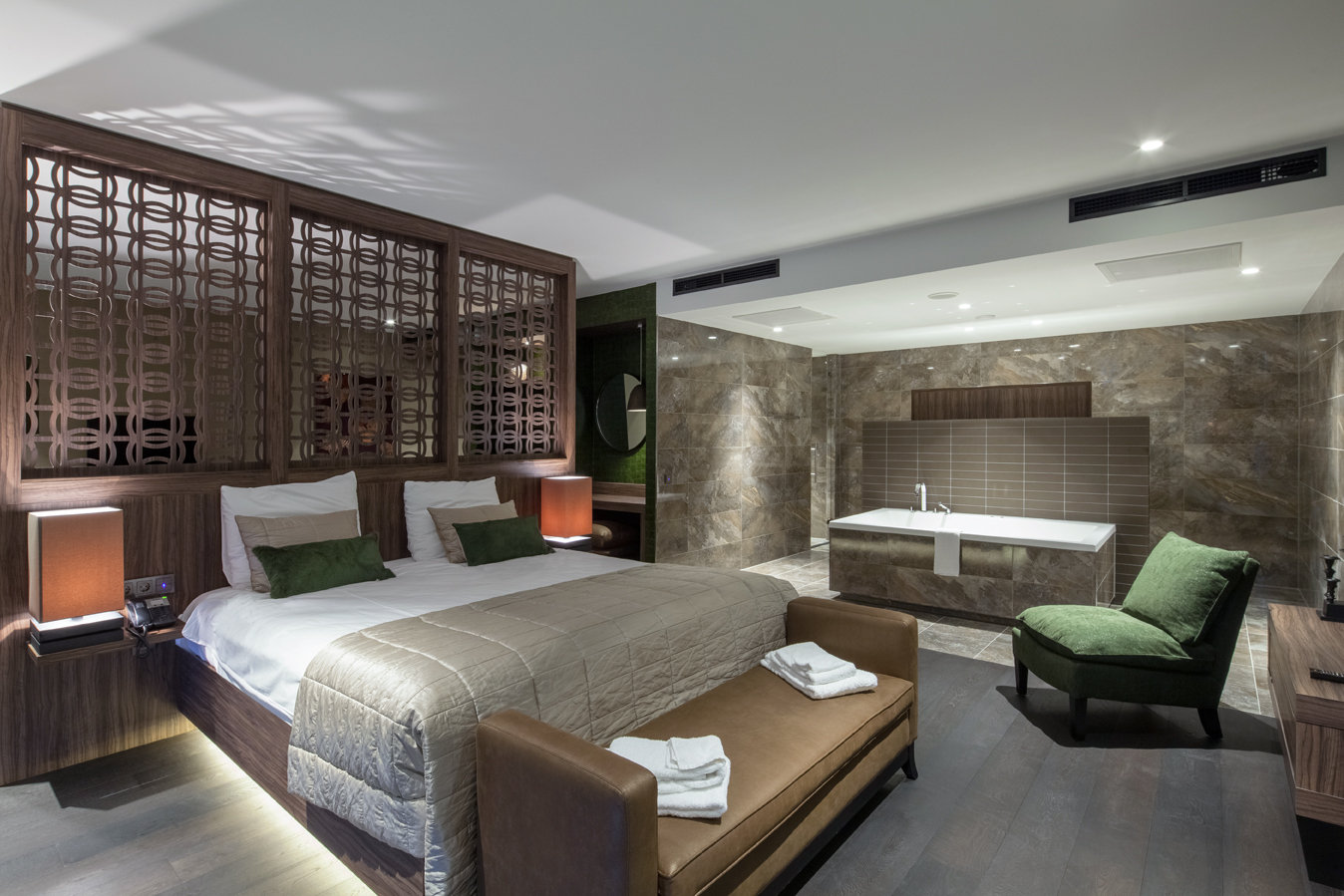 VAN DER VALK HOTEL ZWOLLE-guestroom-SUITES.jpg