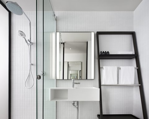Little National Room - Bathroom
