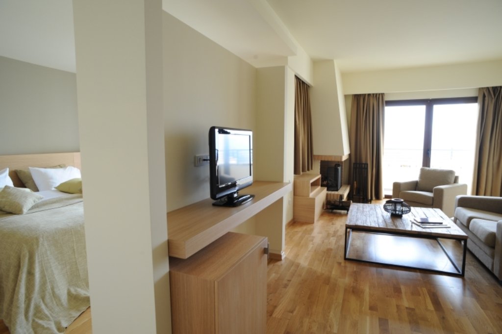 DOMOTEL ANEMOLIA-guestroom-Executive Suite And Executive Family Suite.jpg