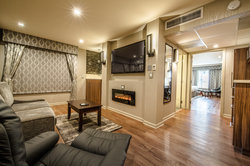  - Hotel Strata Mountain View