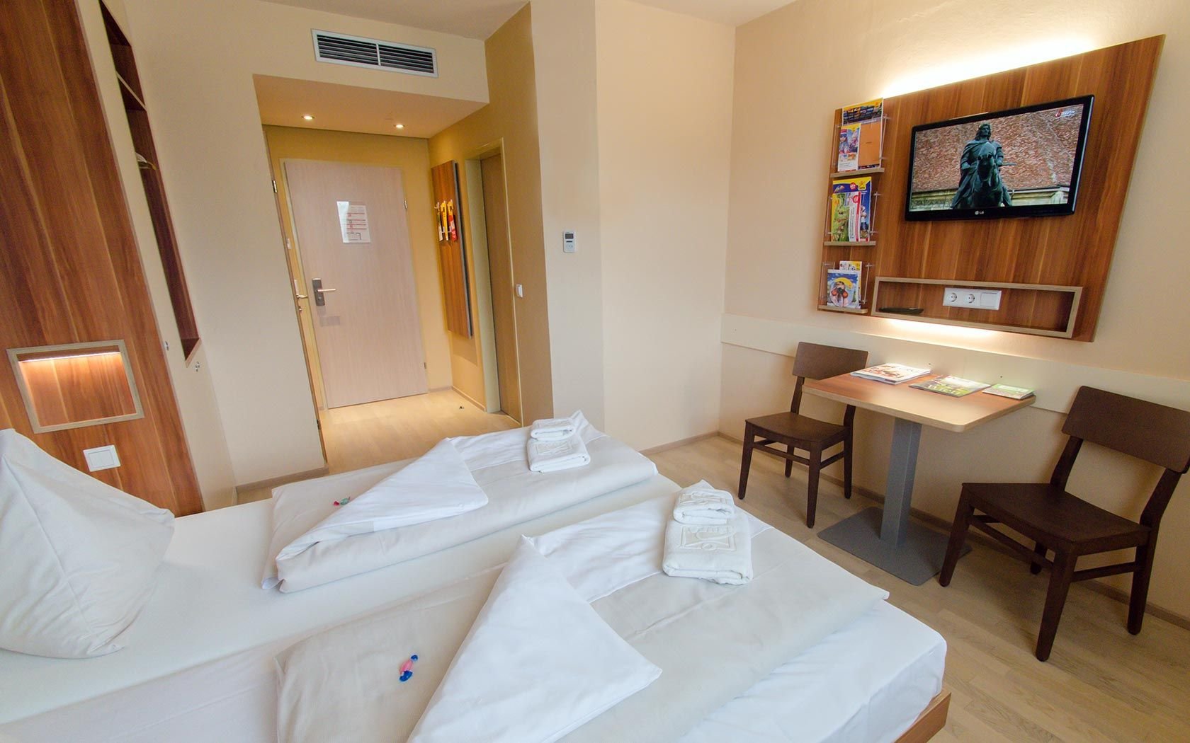 JUFA HOTEL GRAZ-guestroom-Double room offer.jpg
