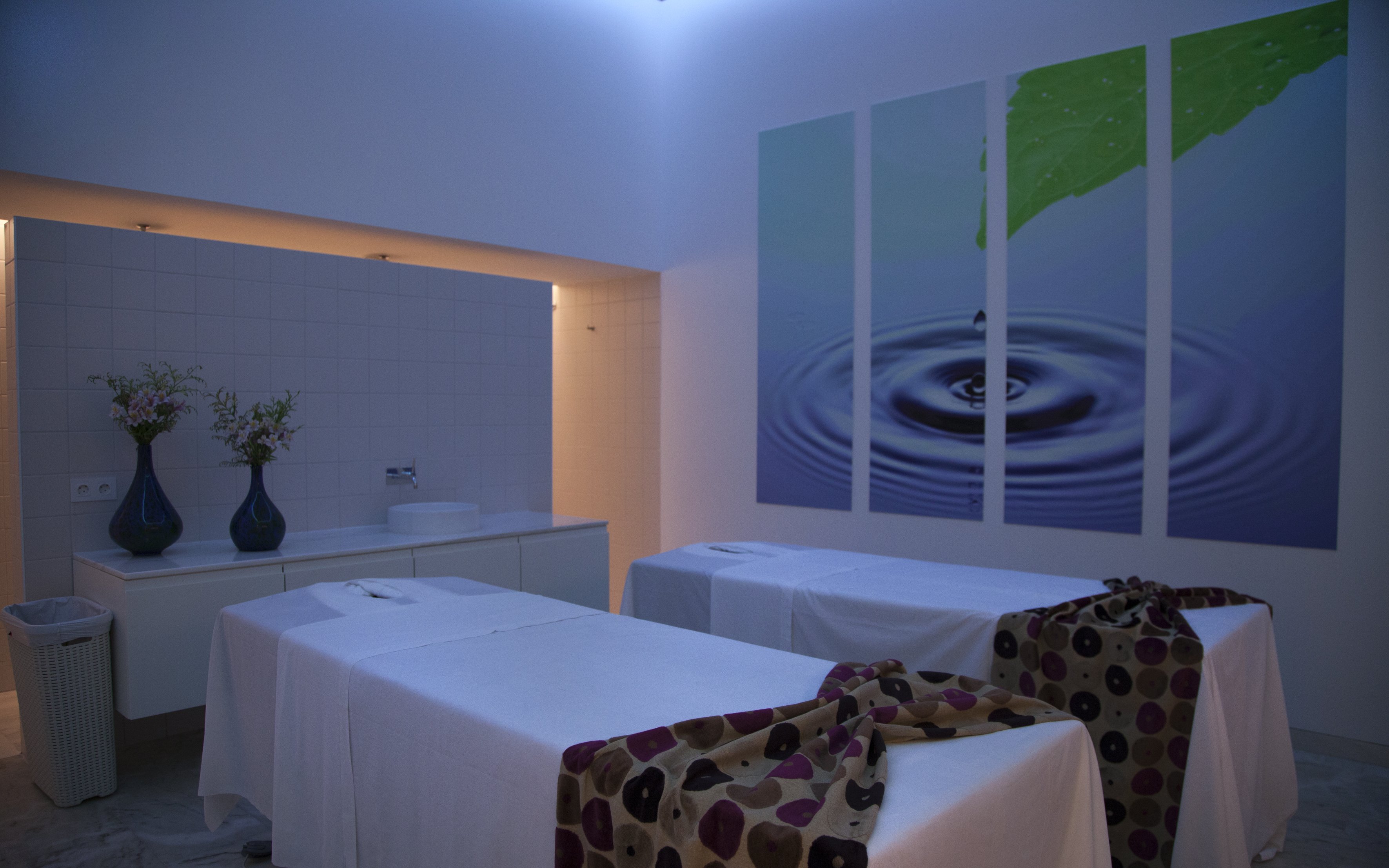 Douro Royal Valley Hotel-guestroom-River View Suite Bathroom.jpg