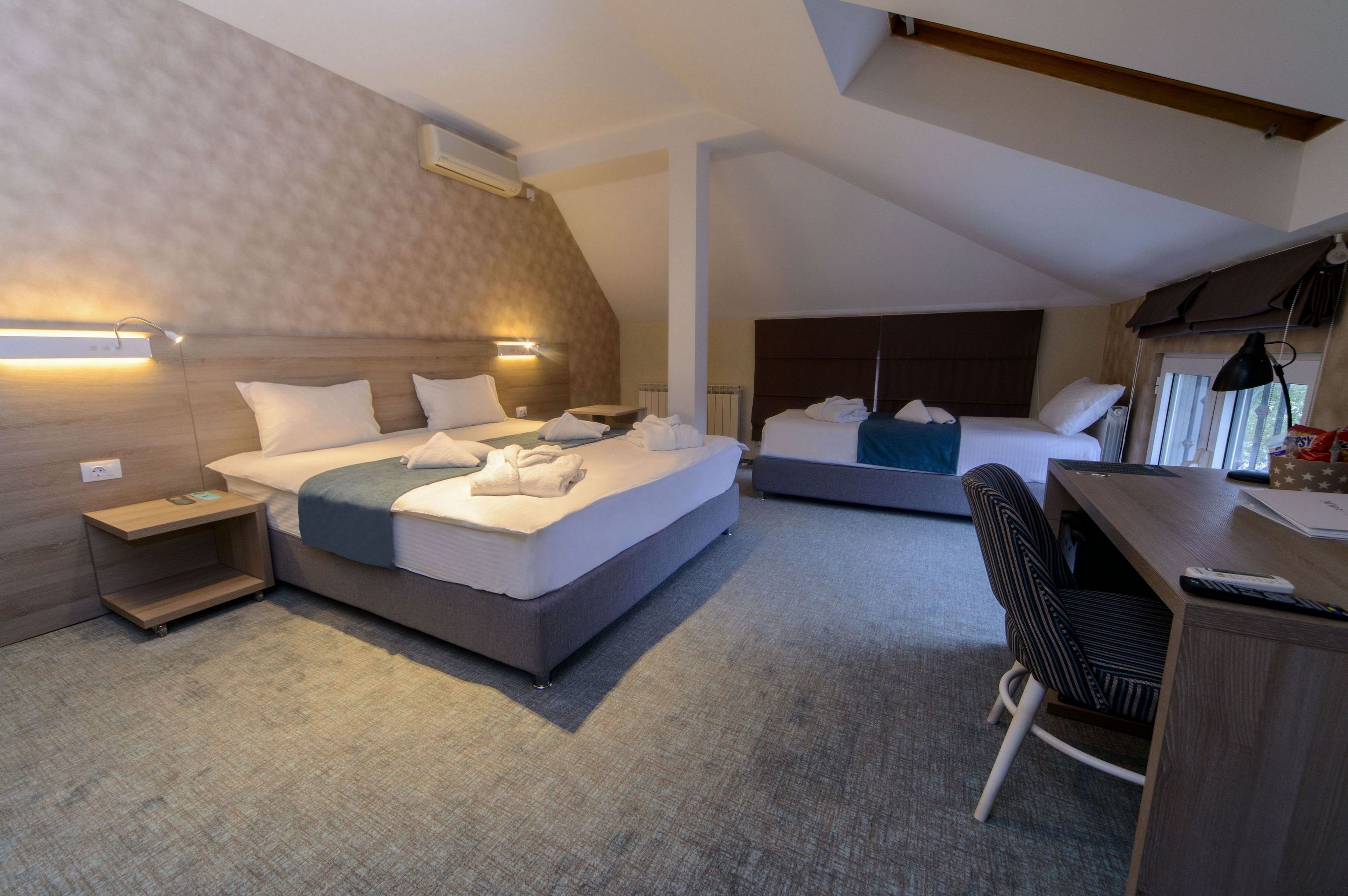 HOTEL MINT-guestroom-Triple room.jpg