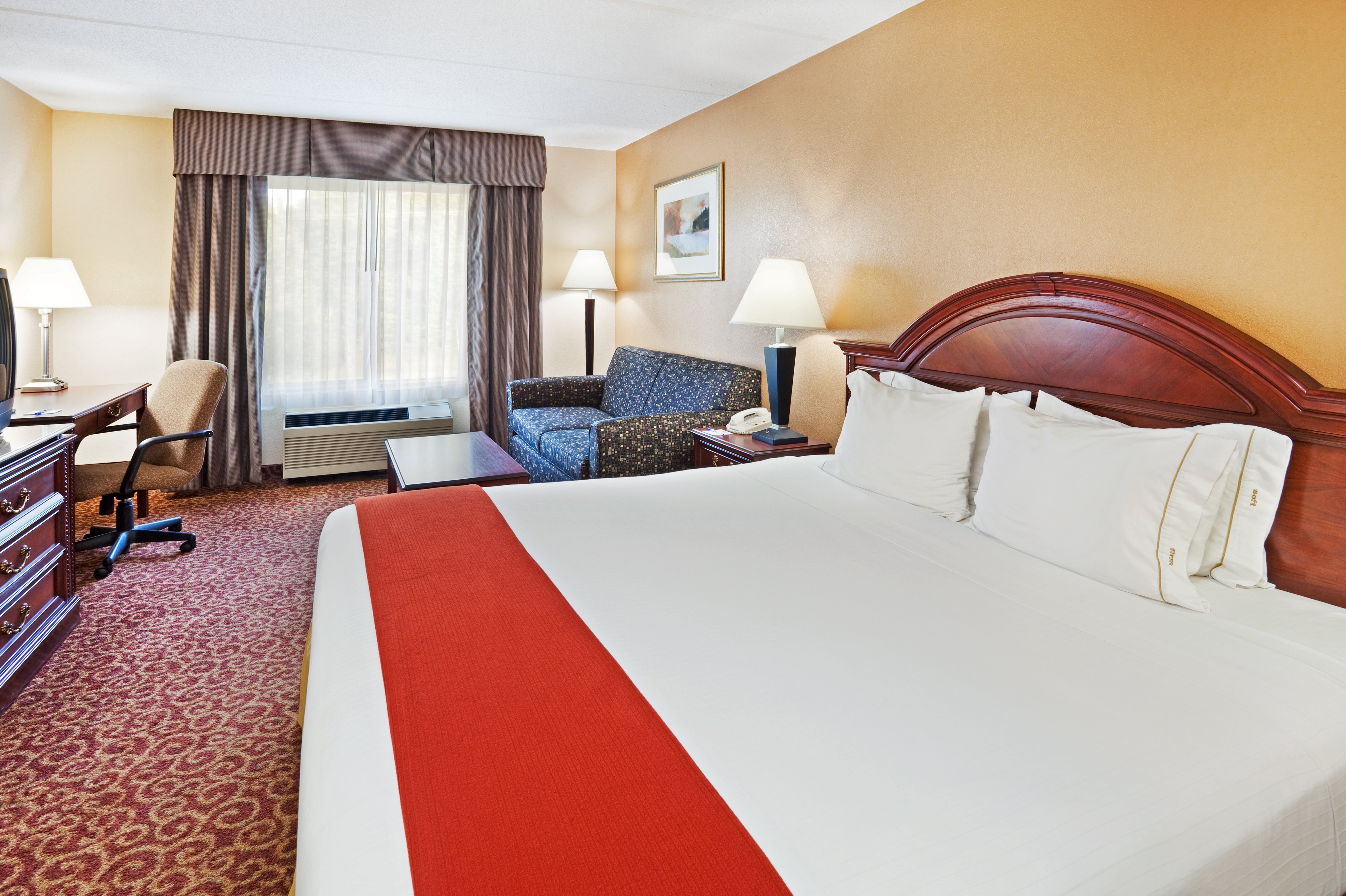 HOLIDAY INN EXP STES SHELBY EA BY I-guestroom-King Bed Guest Room.jpg