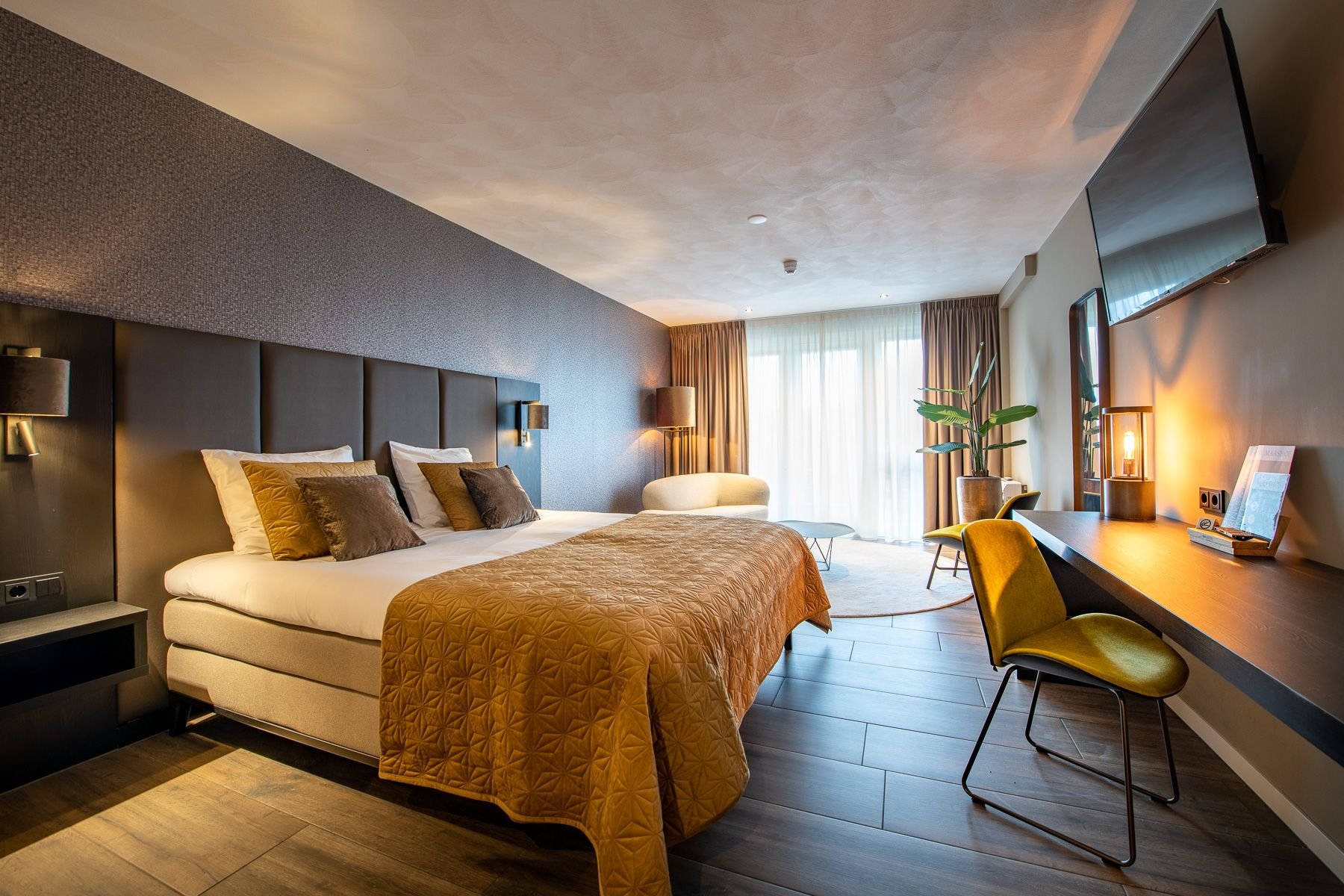HOTEL MAASHOF-guestroom-Suite.jpg