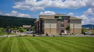 Holiday Inn Express Hotel Suites Bradford Pa See S Exterior View Holiday Inn Express Hotel Suites Bradford