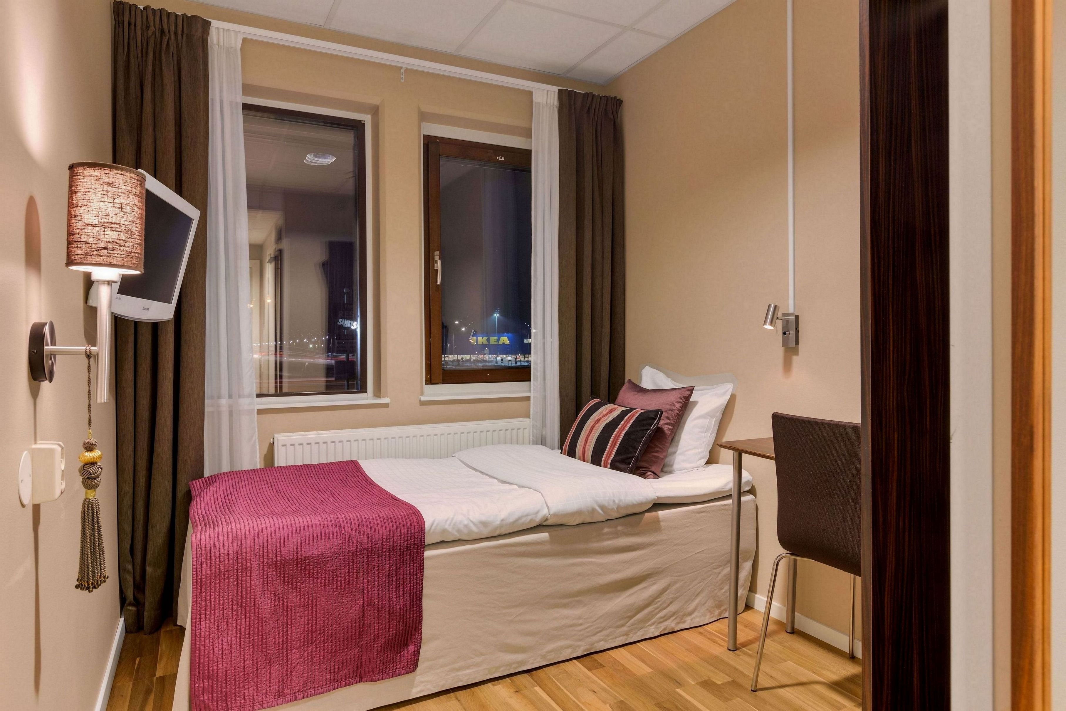 HOTELL FYRISLUND-guestroom-Doubleroom Small.jpg
