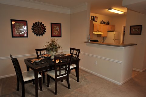 EXECUSTAY THE MADISN SPNG OAK-guestroom-Richmond Model Dining Room And Kitchen.jpg