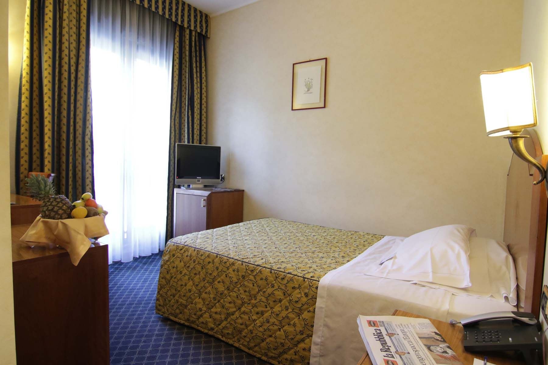 GARDEN HOTEL-guestroom-SINGLE ROOM.jpg
