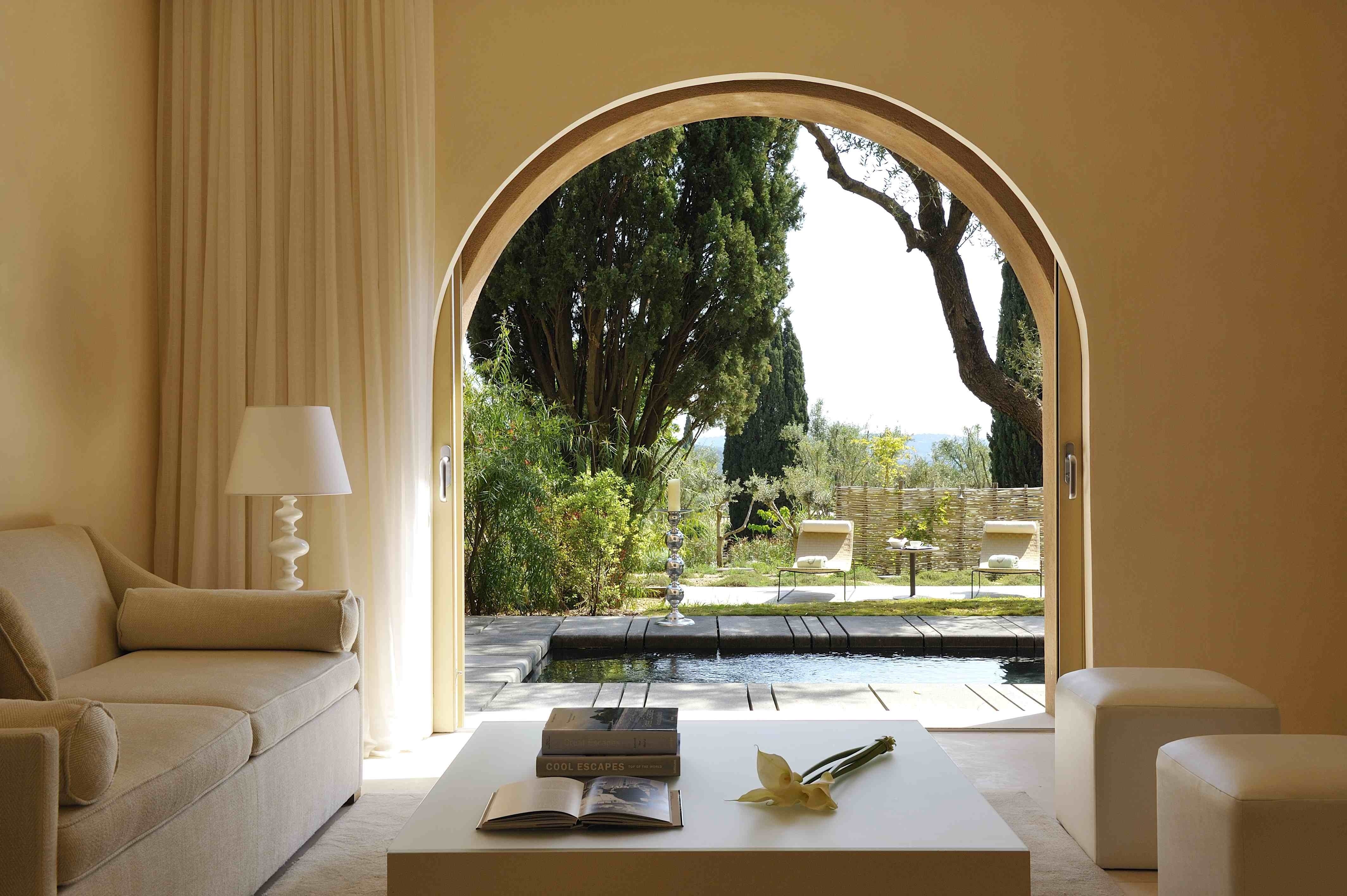 MUSE Saint-Tropez-guestroom-Romy Suite.jpg