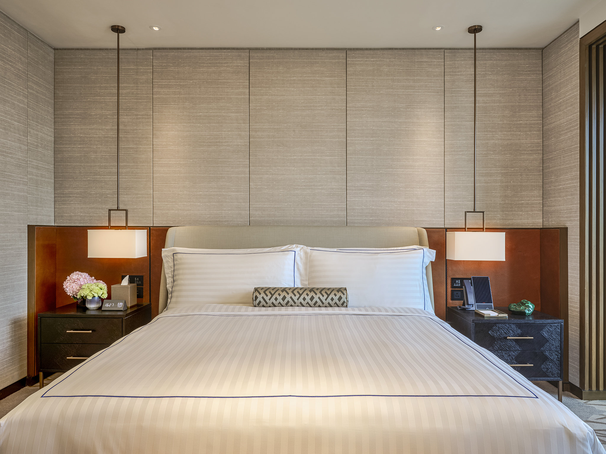 SOLAIRE RESORT NORTH-guestroom-Premiere Suite.jpg