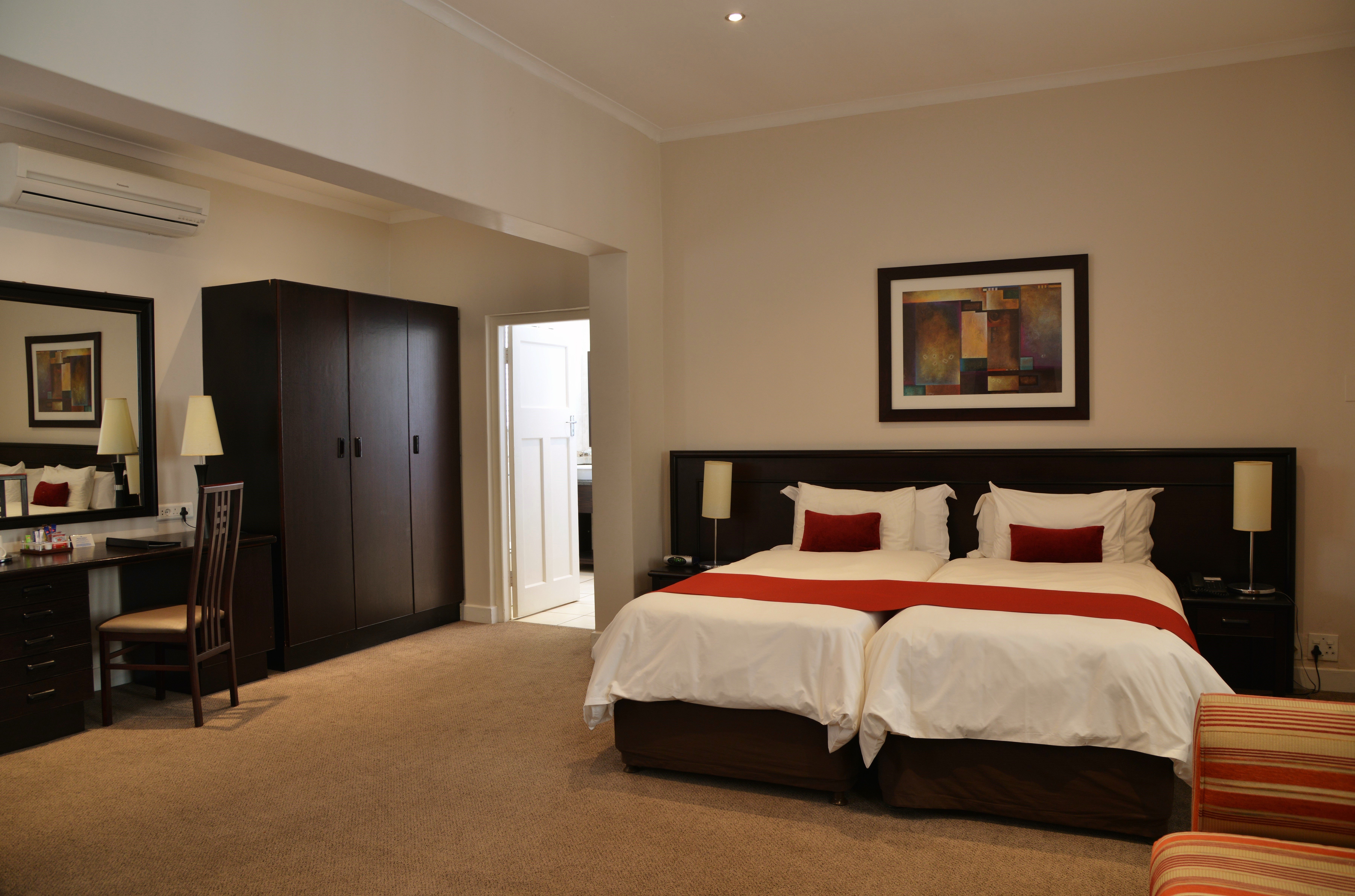 Cumberland Hotel Worcester-guestroom-Deluxe Twin Room.jpg
