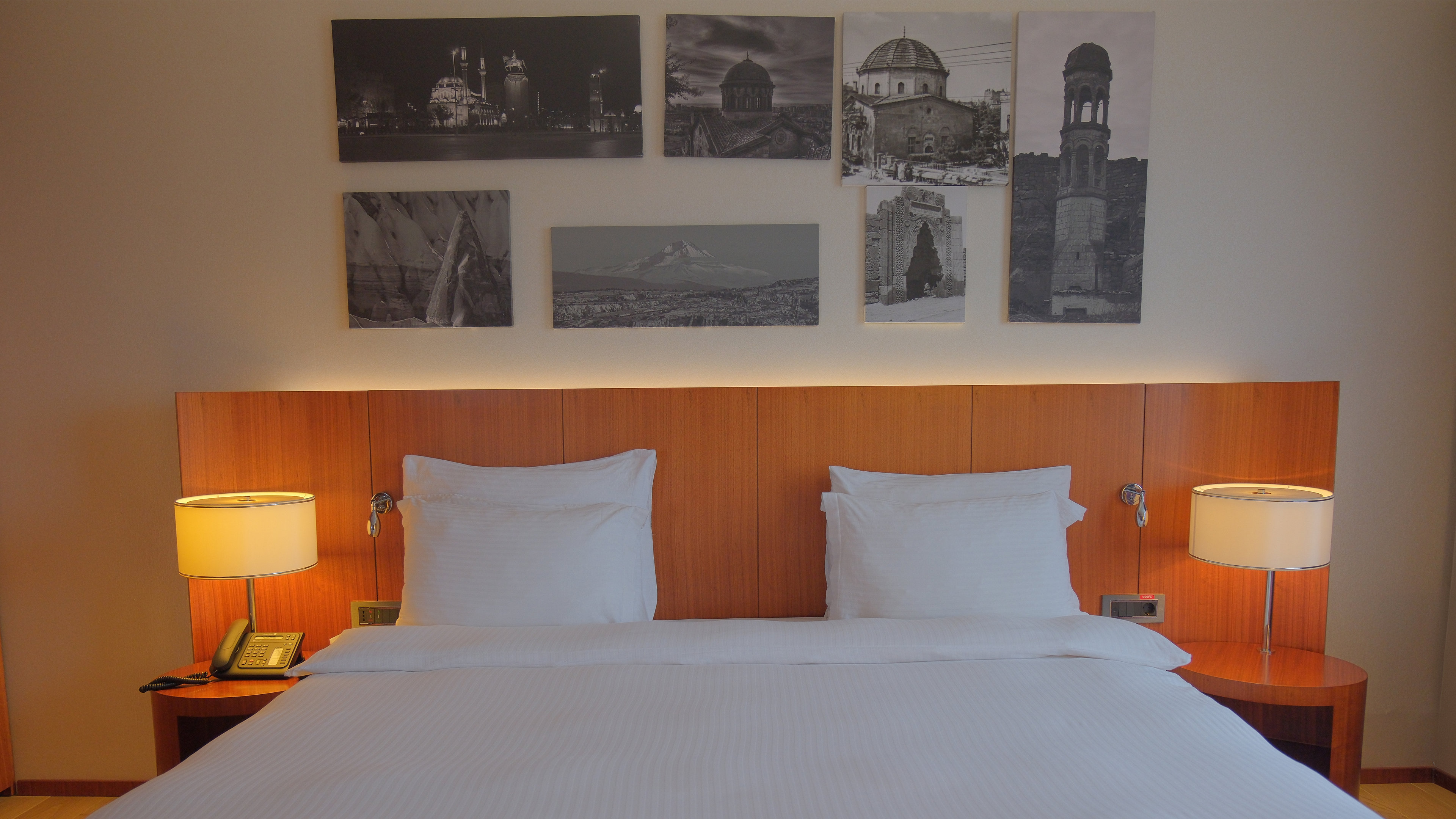 CROWNE PLAZA KAYSERI-guestroom-One Bedroom Suite.jpg