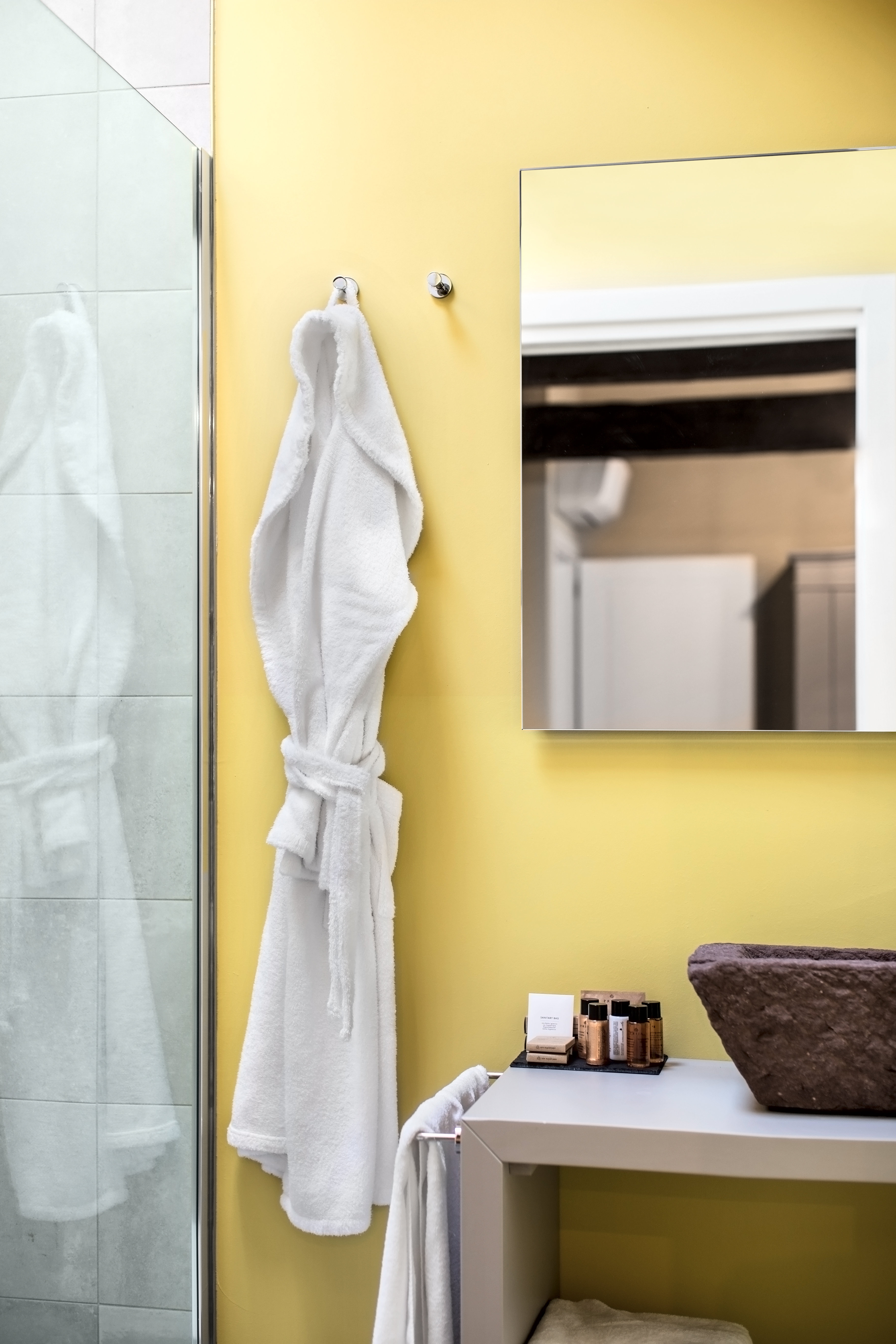 COUNTRY HOUSE CA'CIARAN-guestroom-Colza Room Bathroom Amenities.jpg