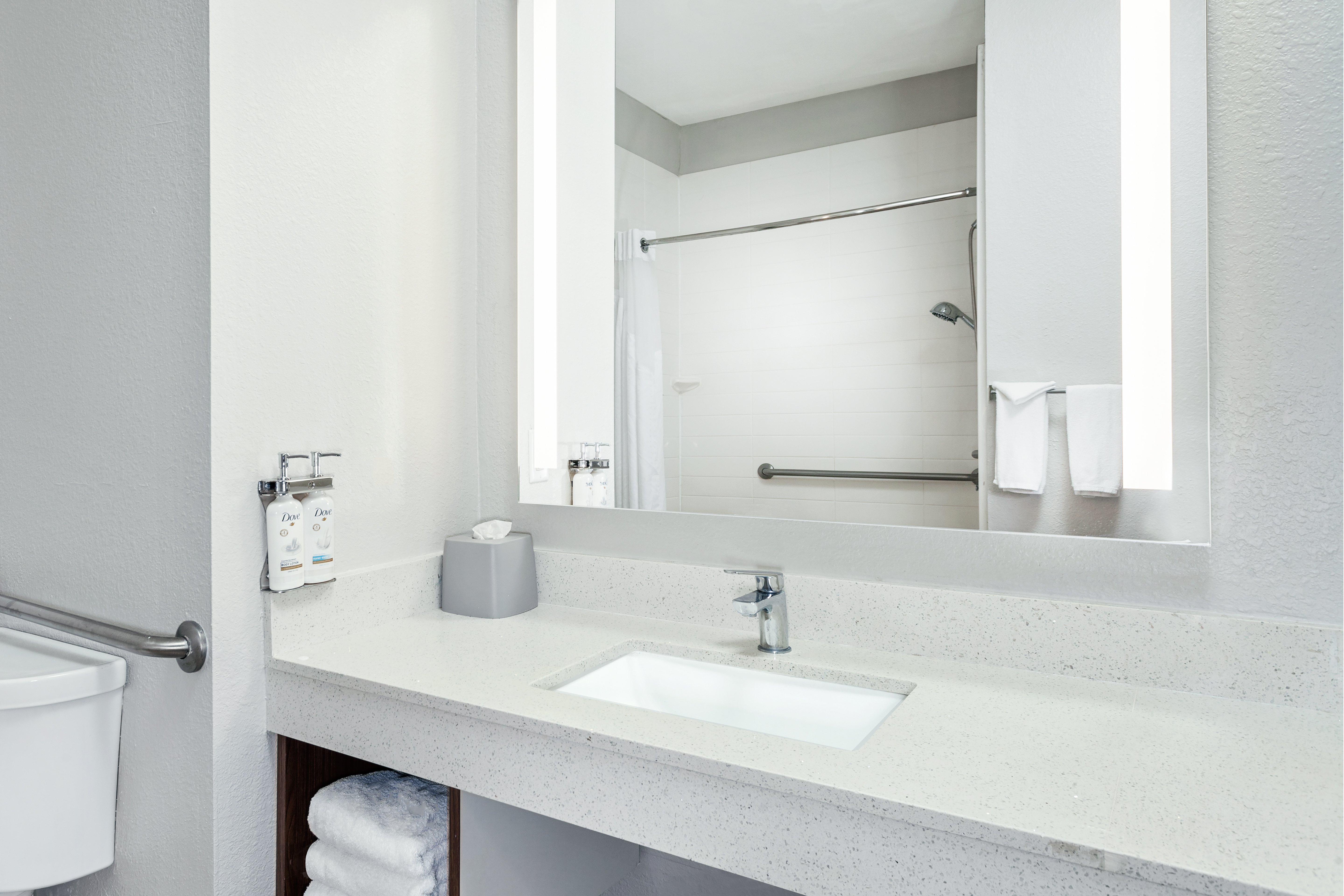 RODEWAY INN AND SUITES CARMEL-guestroom-Guest Bathroom.jpg