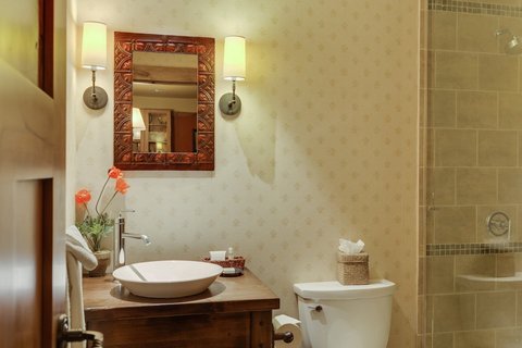 One Bedroom Luxury Suite Bathroom