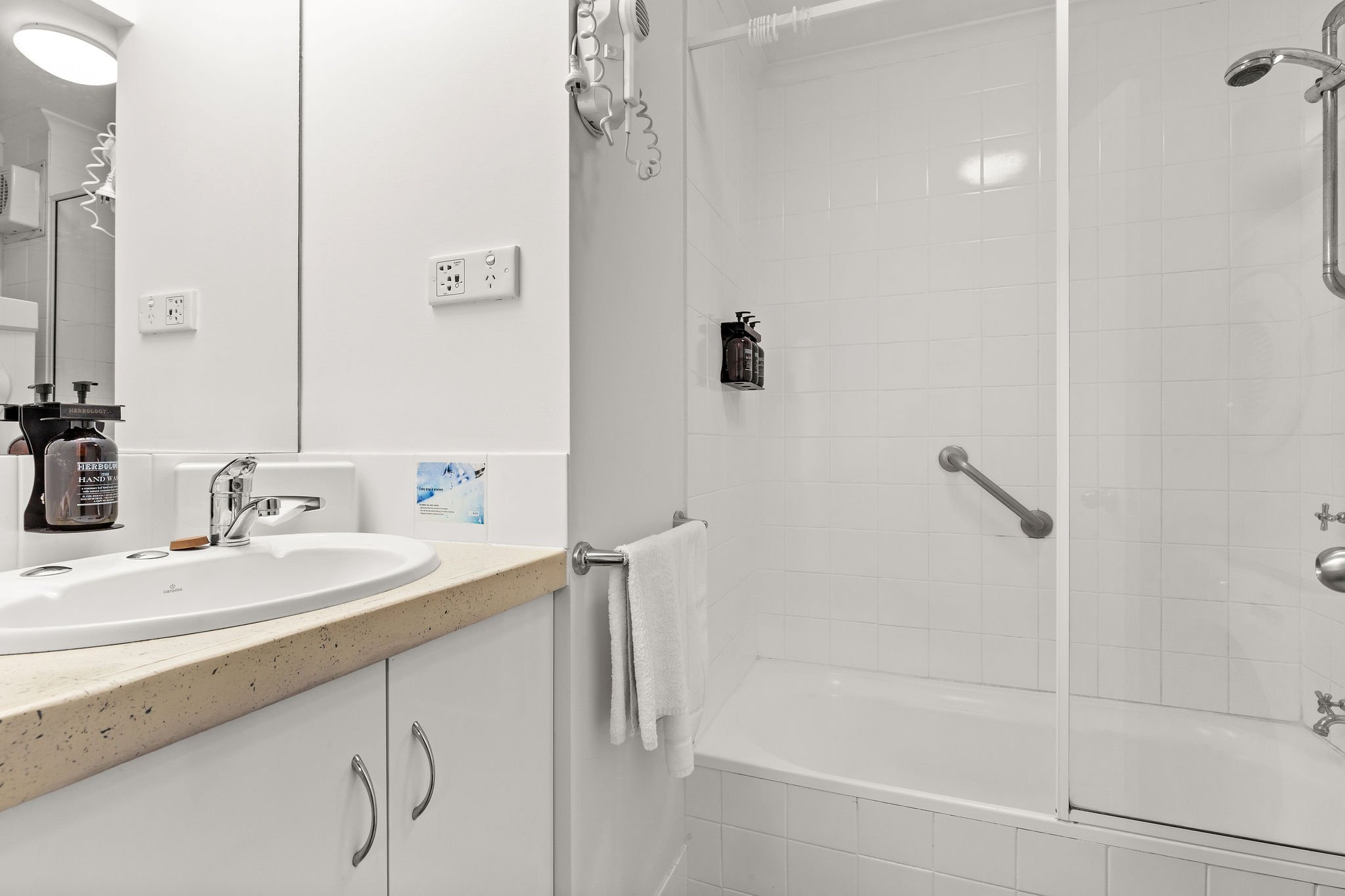 Toowong Villas-guestroom-Bed Bathroom.jpg