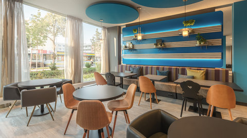 Holiday Inn - the niu, Brass Munich Olympiapark Lobby Lounge