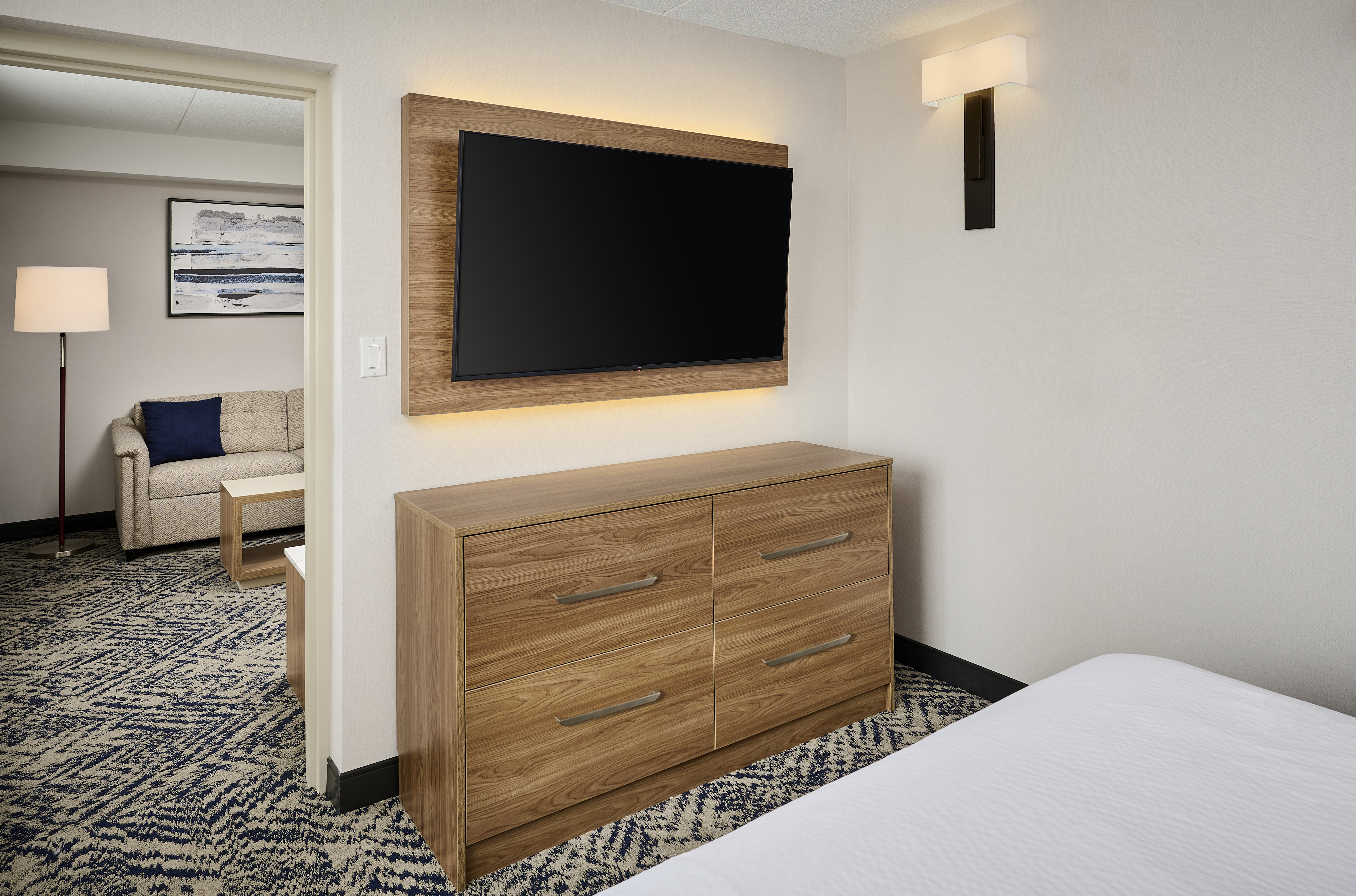CANDLEWOOD STES BURLINGTON CONFEREN-guestroom-Each room in our larger suites comes with its own TV..jpg