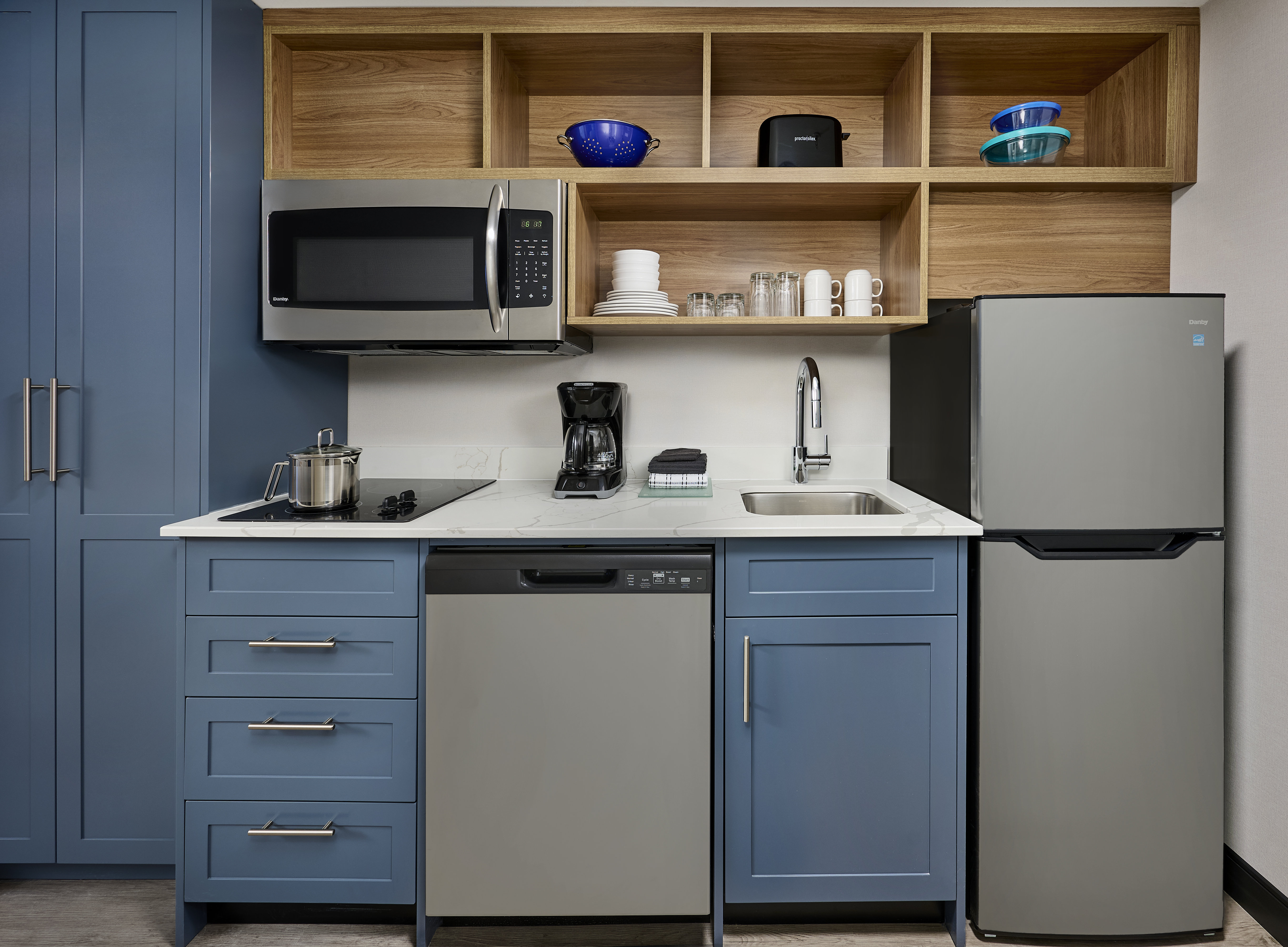 CANDLEWOOD STES BURLINGTON CONFEREN-guestroom-Your kitchen comes with dinnerware and cookware for easy meals..jpg