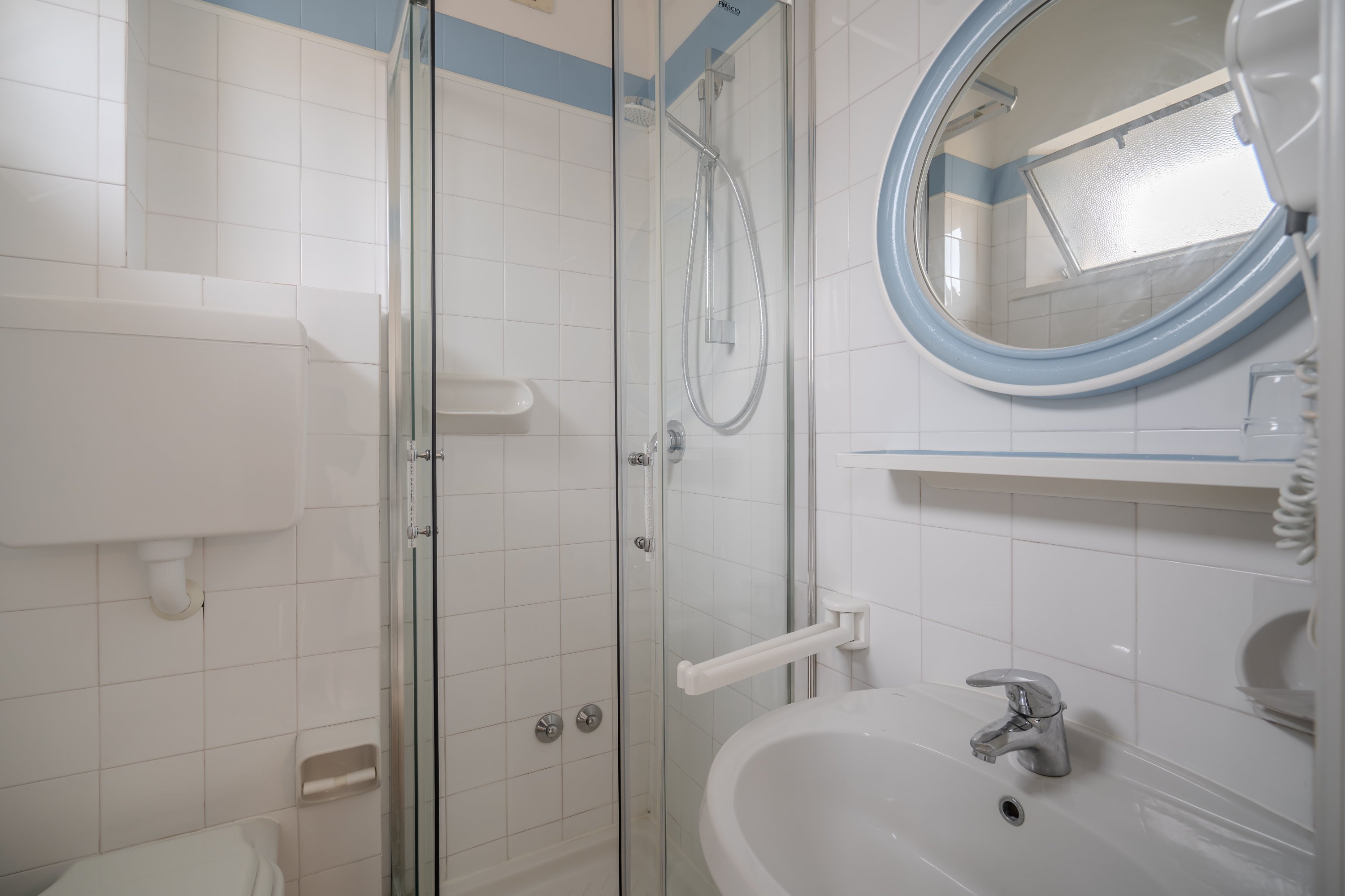 HOTEL MIA-guestroom-BATHROOM.jpg