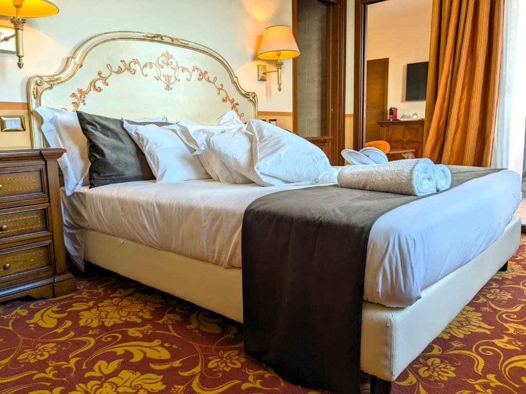 HOTEL IL GENTILUOMO-guestroom-GUEST ROOM.jpg