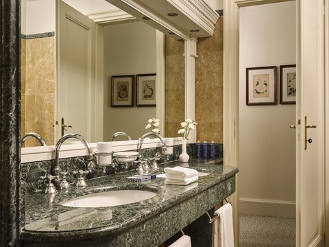 Double Executive Bathroom