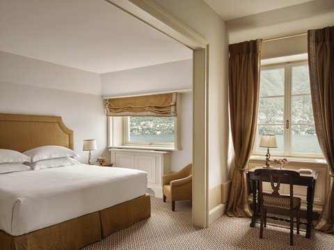 Double Deluxe Bedroom And Sitting Area