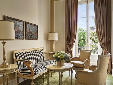 Junior Suite Exclusive Sitting Room And View