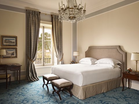 Junior Suite Lake View Bed