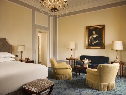 Junior Suite Lake View Lateral View