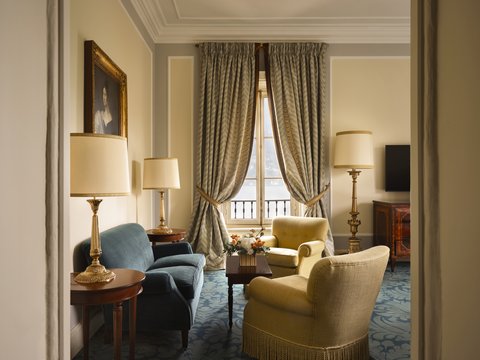 Junior Suite Lake View Sitting Area And View