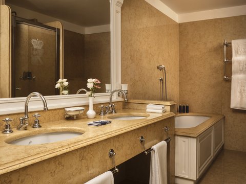 Suite Bathroom