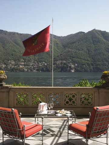 Cardinal Suite Apertif On The Terrace With Flag