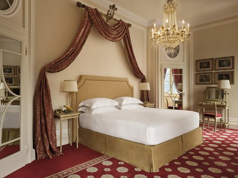 Cardinal Suite Bedroom