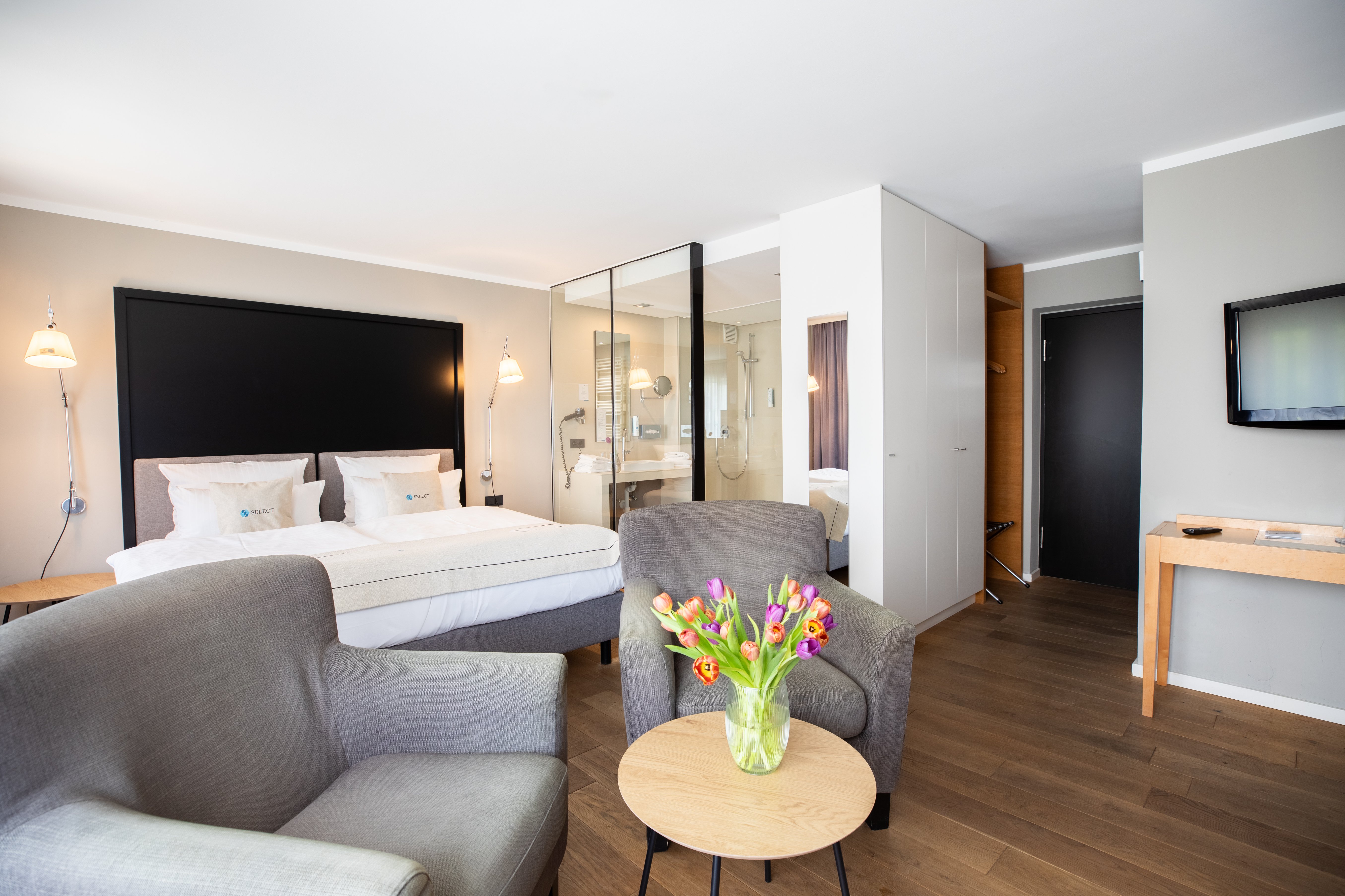SELECT FRIEDRICHSHAFEN-guestroom-Executive room - Select Hotel Friedrichshafen.jpg