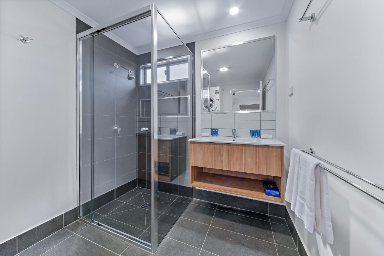 DISCOVERY PARKS - AIRLIE BEACH-guestroom-Dlx 2BR Cabin Slps 6 (1869) - Bathroom.jpg