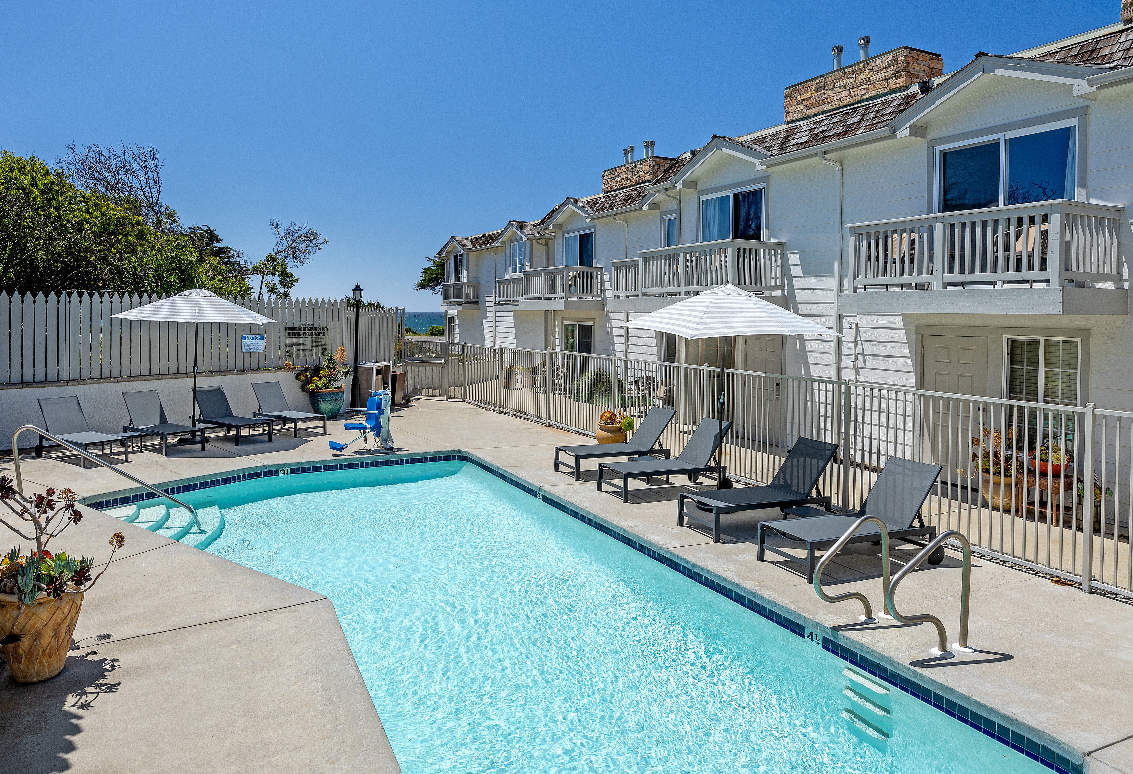 Pelican Inn and Suites, photo 4