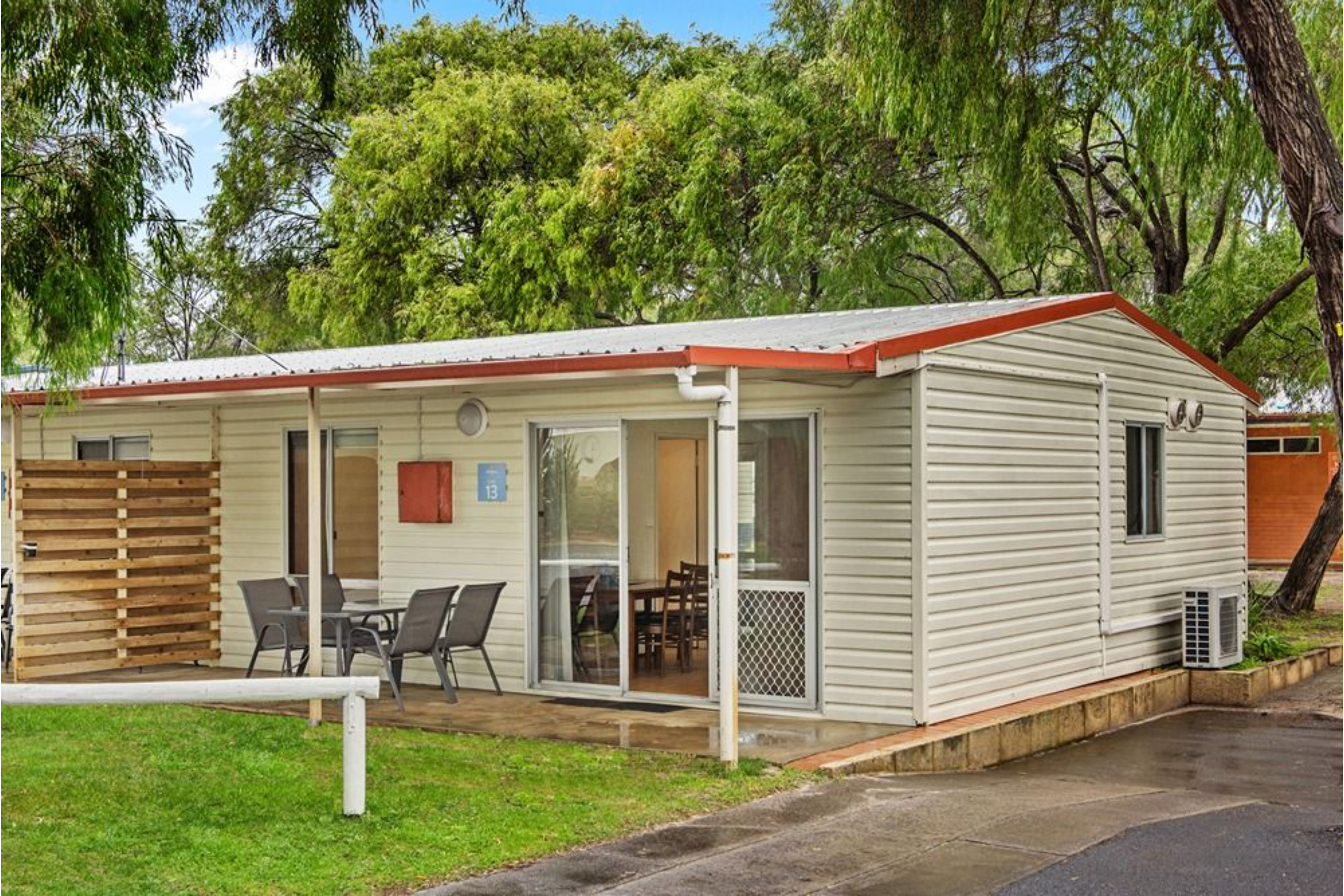 DISCOVERY PARKS - BUSSELTON-guestroom-Standard 2BR Cabin Slps 4 (2197).jpg